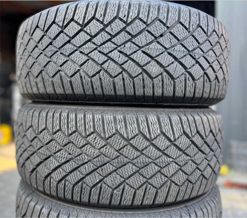 Шини зимові майже нові 205/55 R16 Continental VikingContact7 8+mm