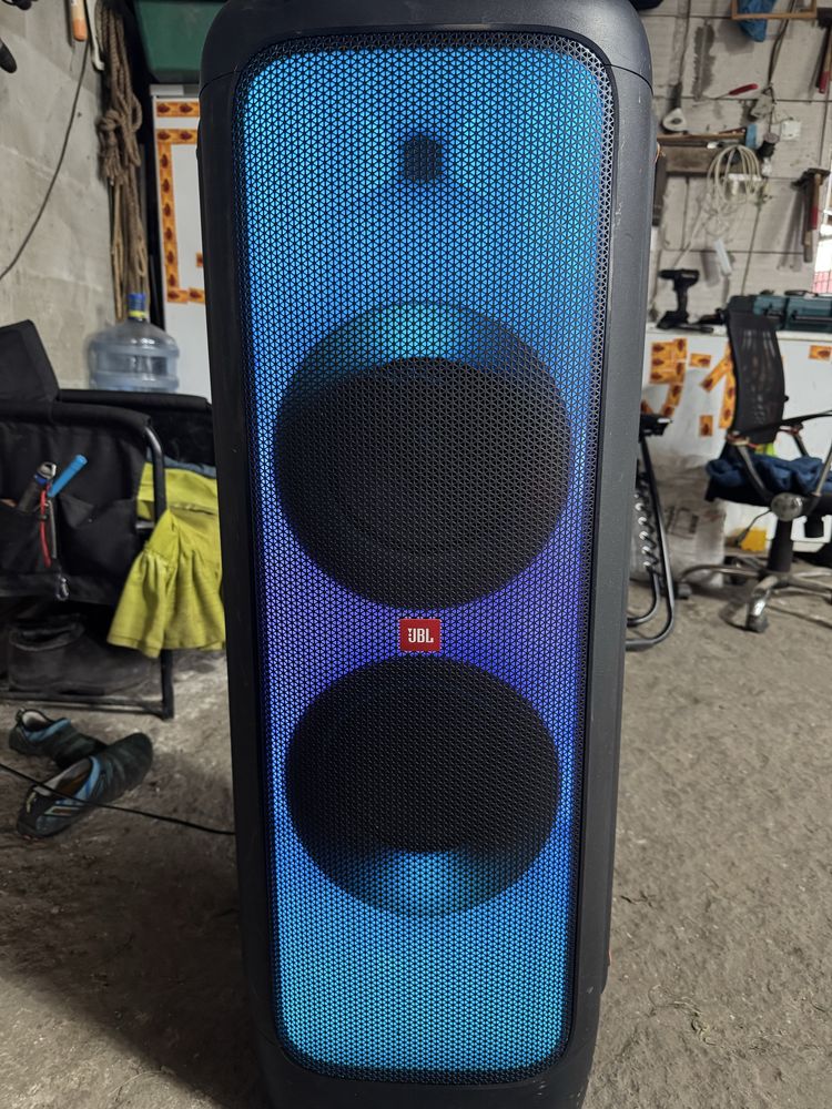 Продаю свою колонку JBL PartyBox 1000