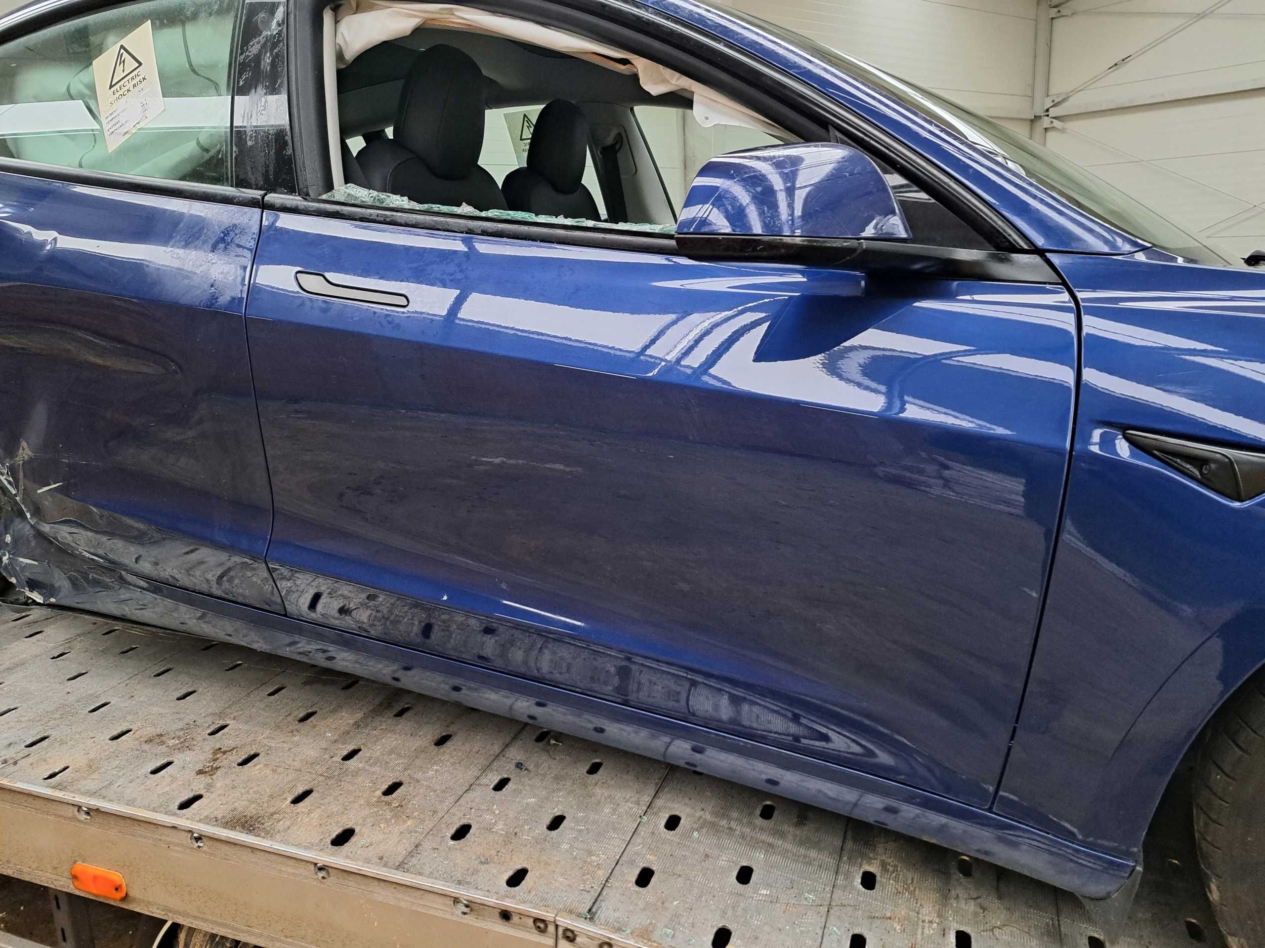 Tesla Model 3 двері передні задні рест дорест
