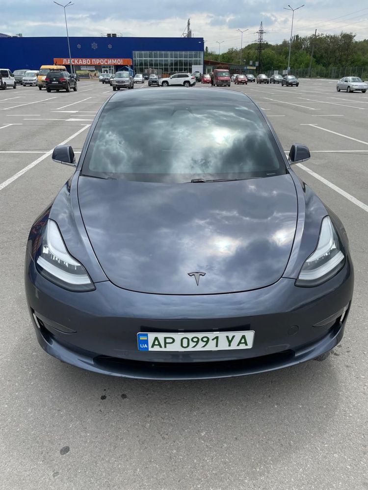 Продам автомобіль Tesla 3