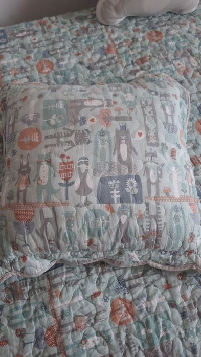 Colcha com almofadas