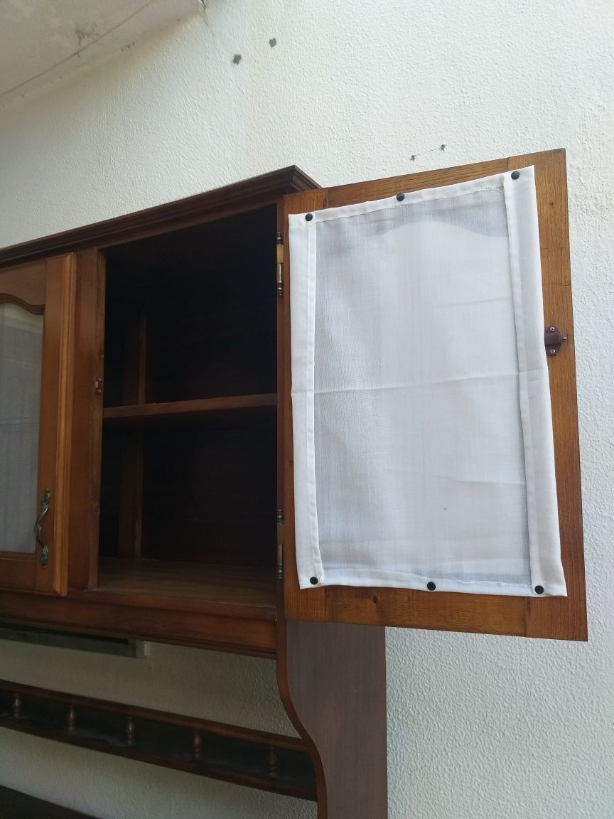Vendo móvel louceiro , madeira em bom estado