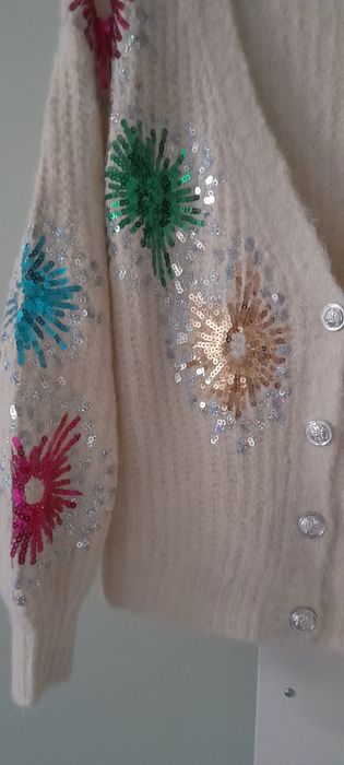 Sweter z ozdobnymi cekinami