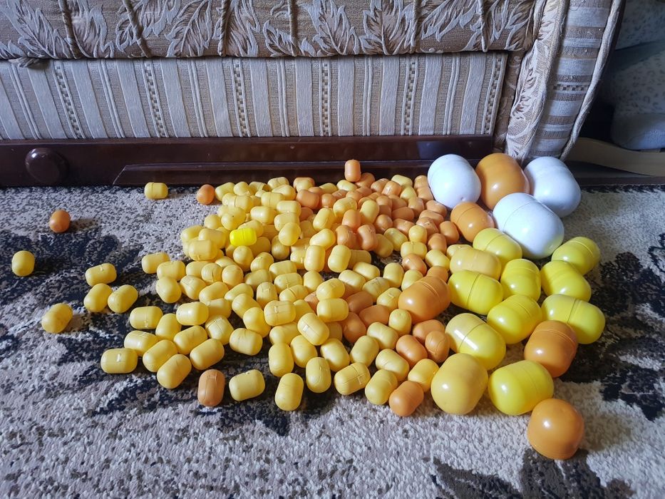 Коробочки від оригінальних кіндерів