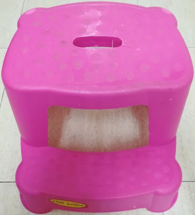 Banco com escadas para bébé ou criança