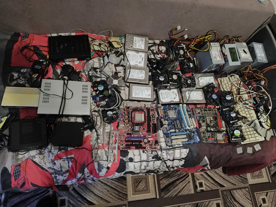 Комп'ютерні комплектуючі