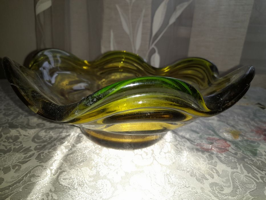 Ваза з гутного скла лимонно- зеленого коліру