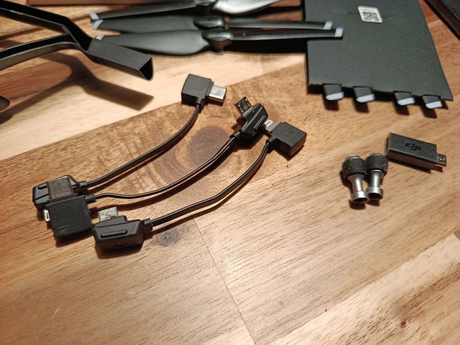 DJI Mavic Air = Akcesoria = Torba = Śmigła = HUB = Adapter USB = Kable