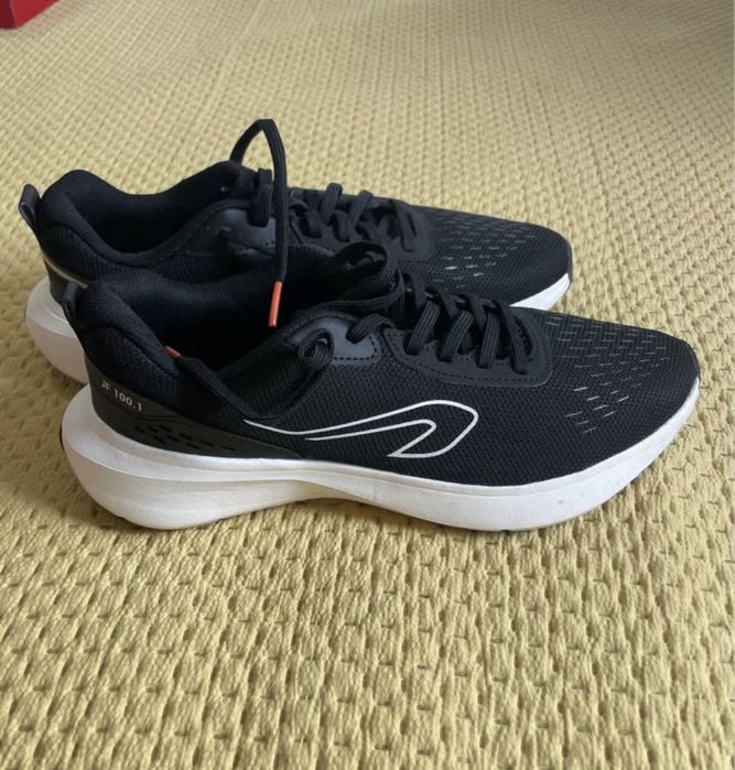 Tenis corrida num 40/41.