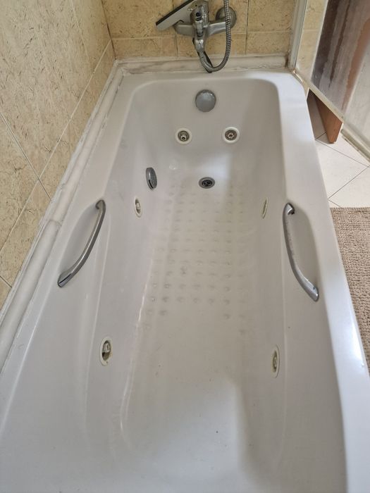 Banheira hidromassagem com resguardo