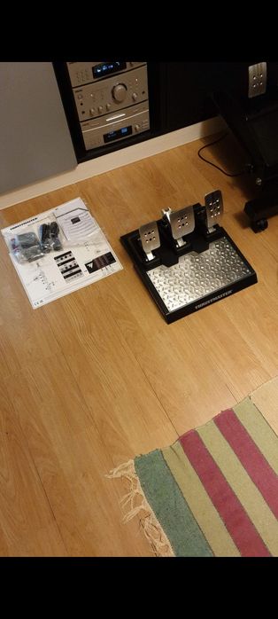 Pedais thrustmaster T-LCM, com caixa original e todos os acessórios