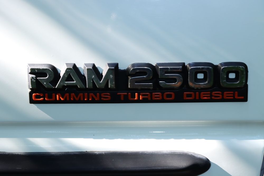 Dodge RAM 2500 Cummins 5.9 diesel 4x4