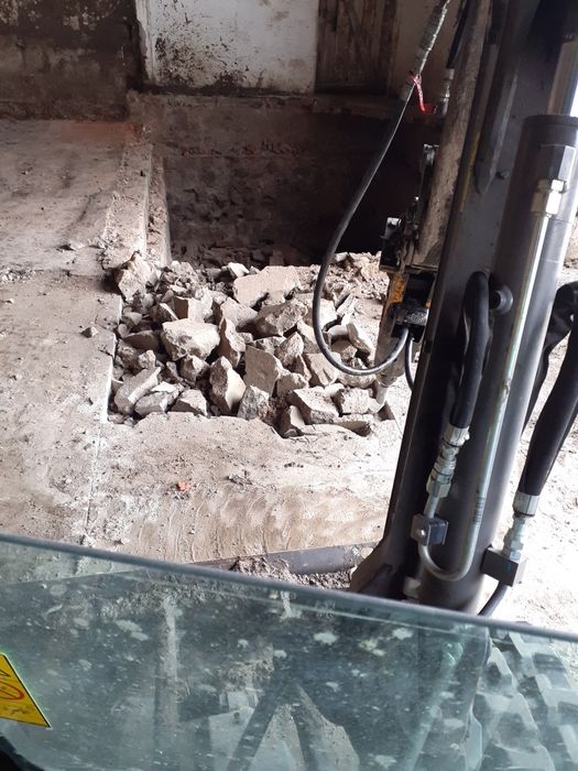 Usługi minikoparka + mlot do wyburzen ( kucie )