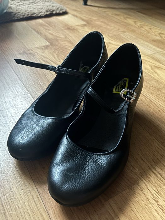 Взуття для народних танців