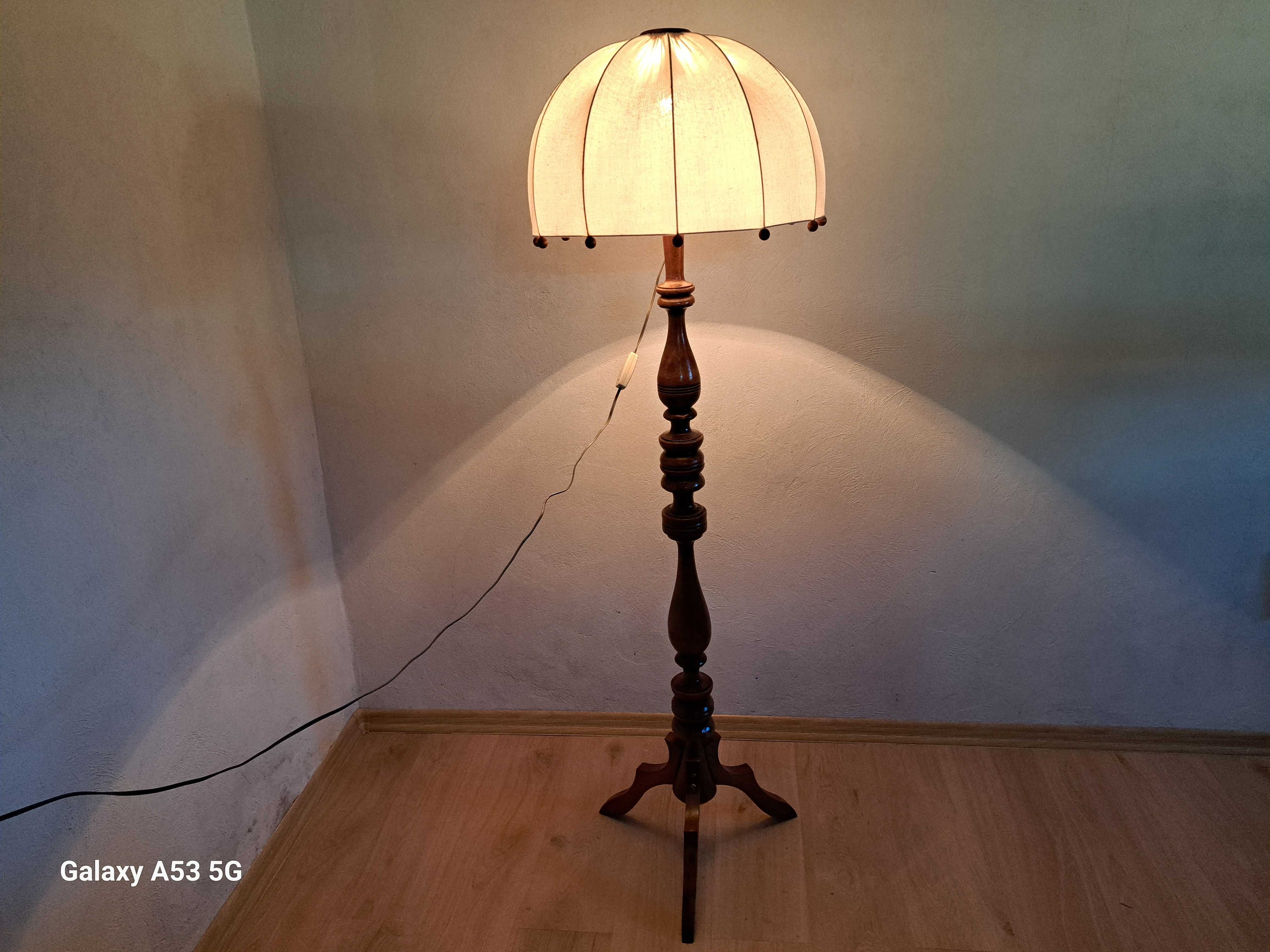 Lampa podłogowa drewniana toczona z abażurem