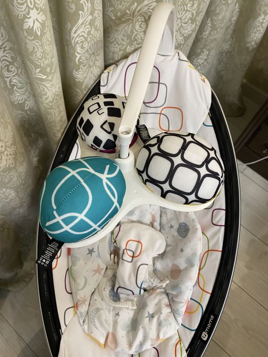 Заколисуючий центр 4moms mamaroo 4.0 качель крісло гойдалка + вкладиш