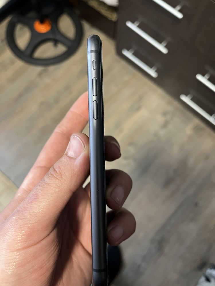 продам iphone 11 64gb