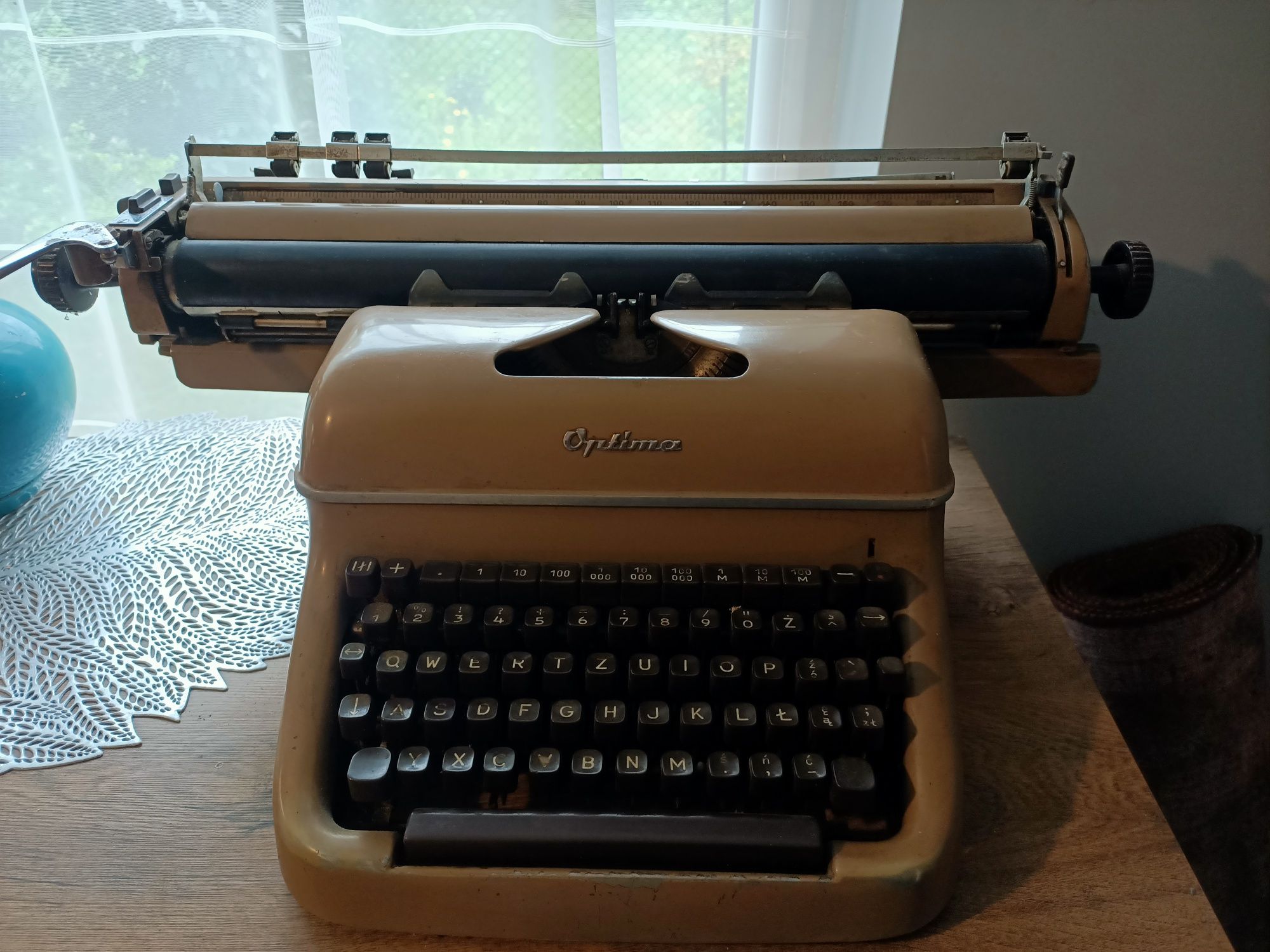 Piękna maszyna do pisania A3 polska czcionka Optima