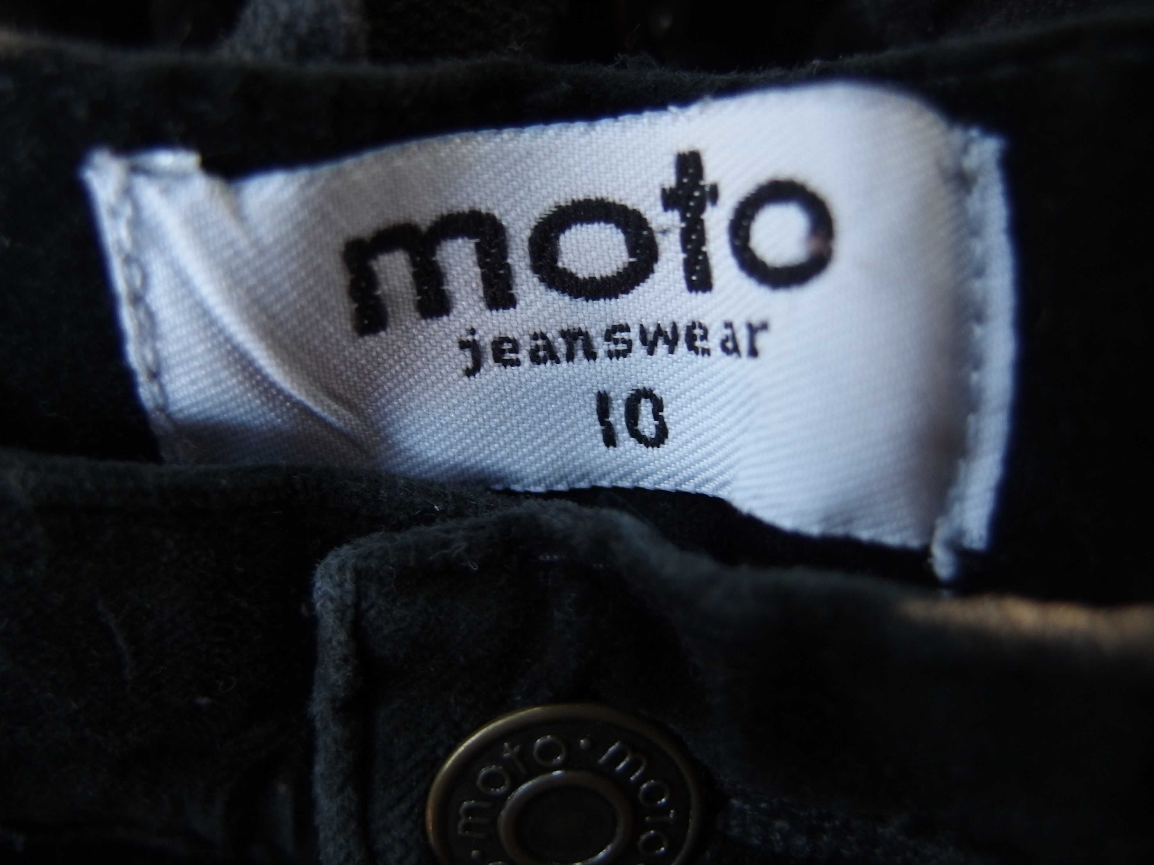 Spodnie welurowe Moto Jeanswear. Made in Hong Kong. Czarne. Haft
