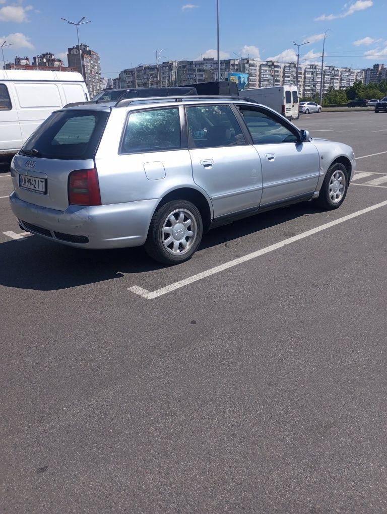Продам ауді А4 автомат