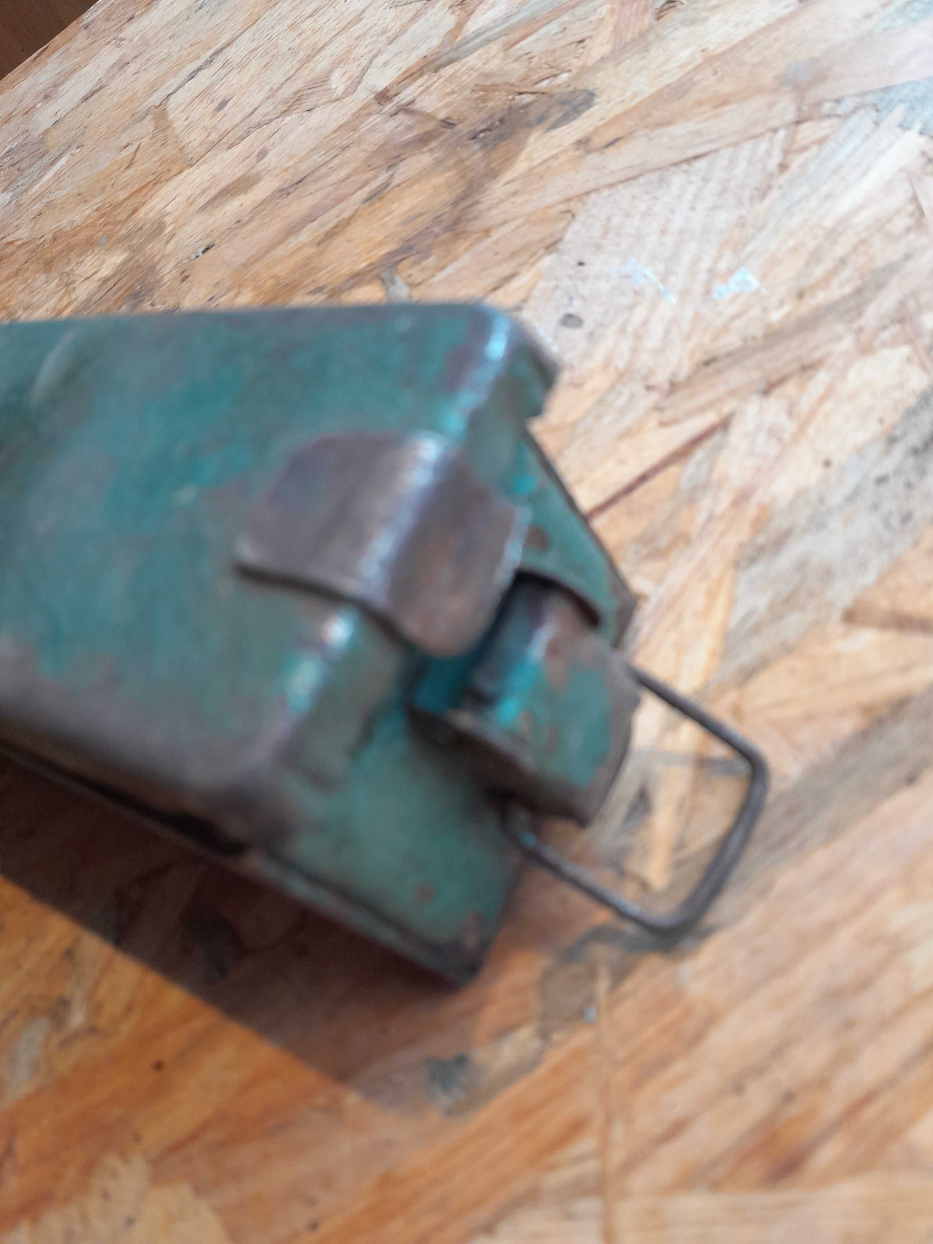 Stare stalowe opakowanie puszka narzędziowa PRL retro vintage