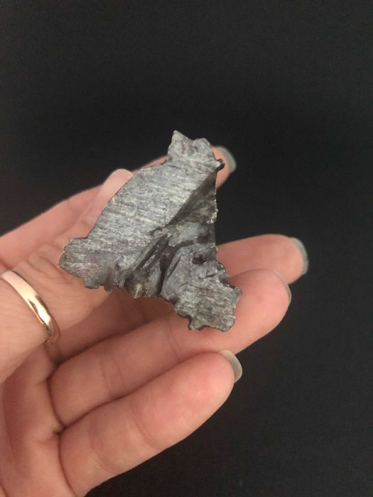 Pequena escultura em pedra sabão representando sábio Chinês