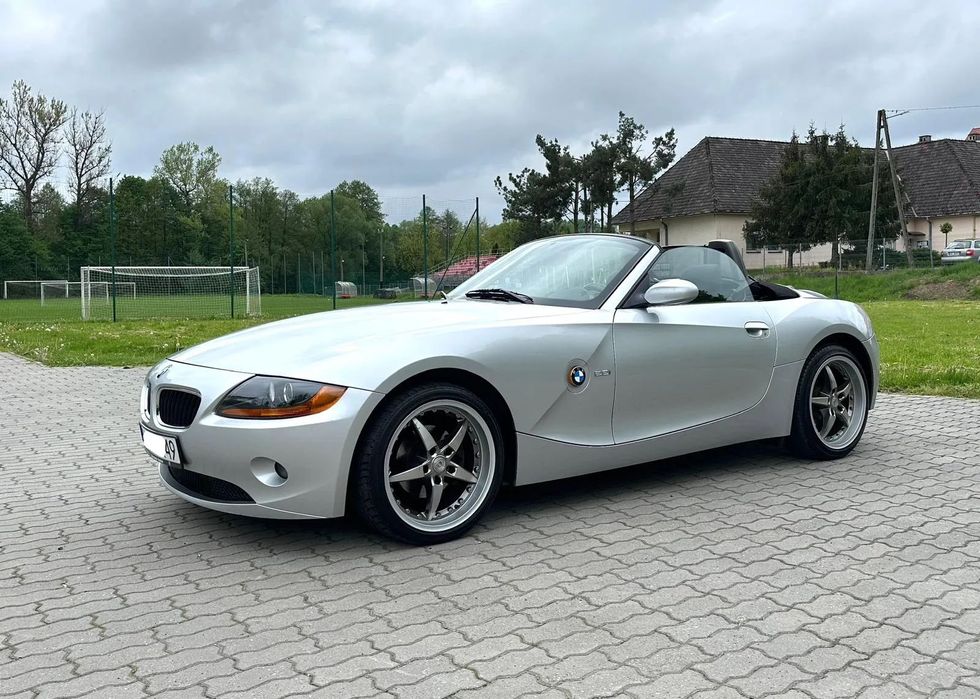 BMW Z4 2.2i 170KM. Niski przebieg. Stan wzorowy. Alufelgi 18. Sportowy wydech
