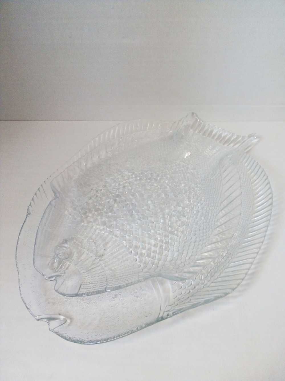 dwa szklane półmiski w kształcie ryby vintage