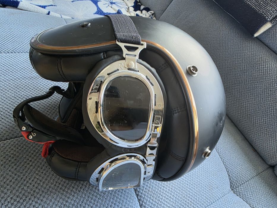 Kask motocyklowy retro marki LS2