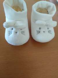 Sapatos/ pantufas bebé 0 aos 3 meses. Kiabi