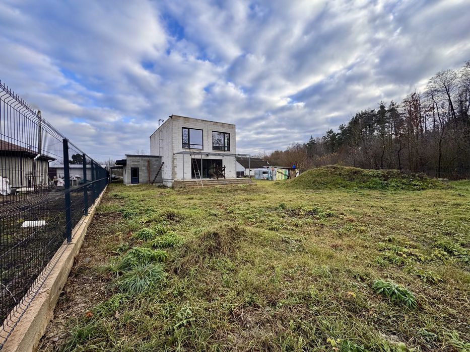 Новий будинок в передмісті