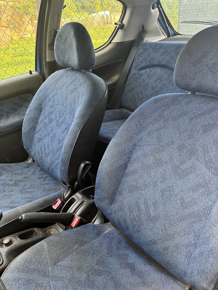 Sprzedam PEUGEOT 206 Niski przebieg