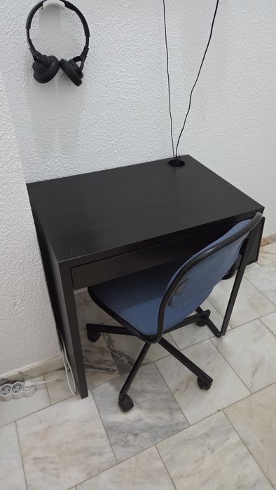 Secretária pequena