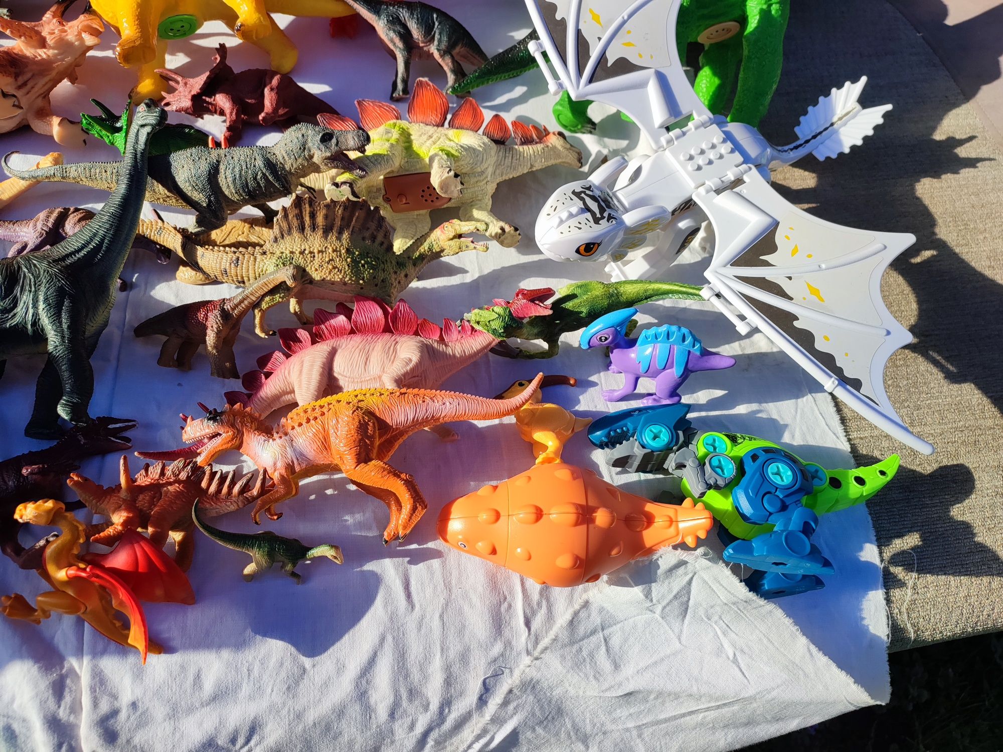 Sprzedam dinozaury zabawki