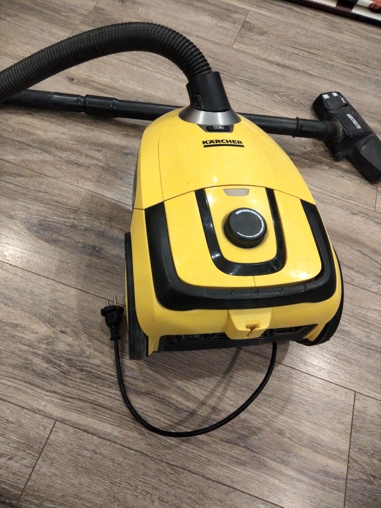 Продам пилосос KARCHER VC-2