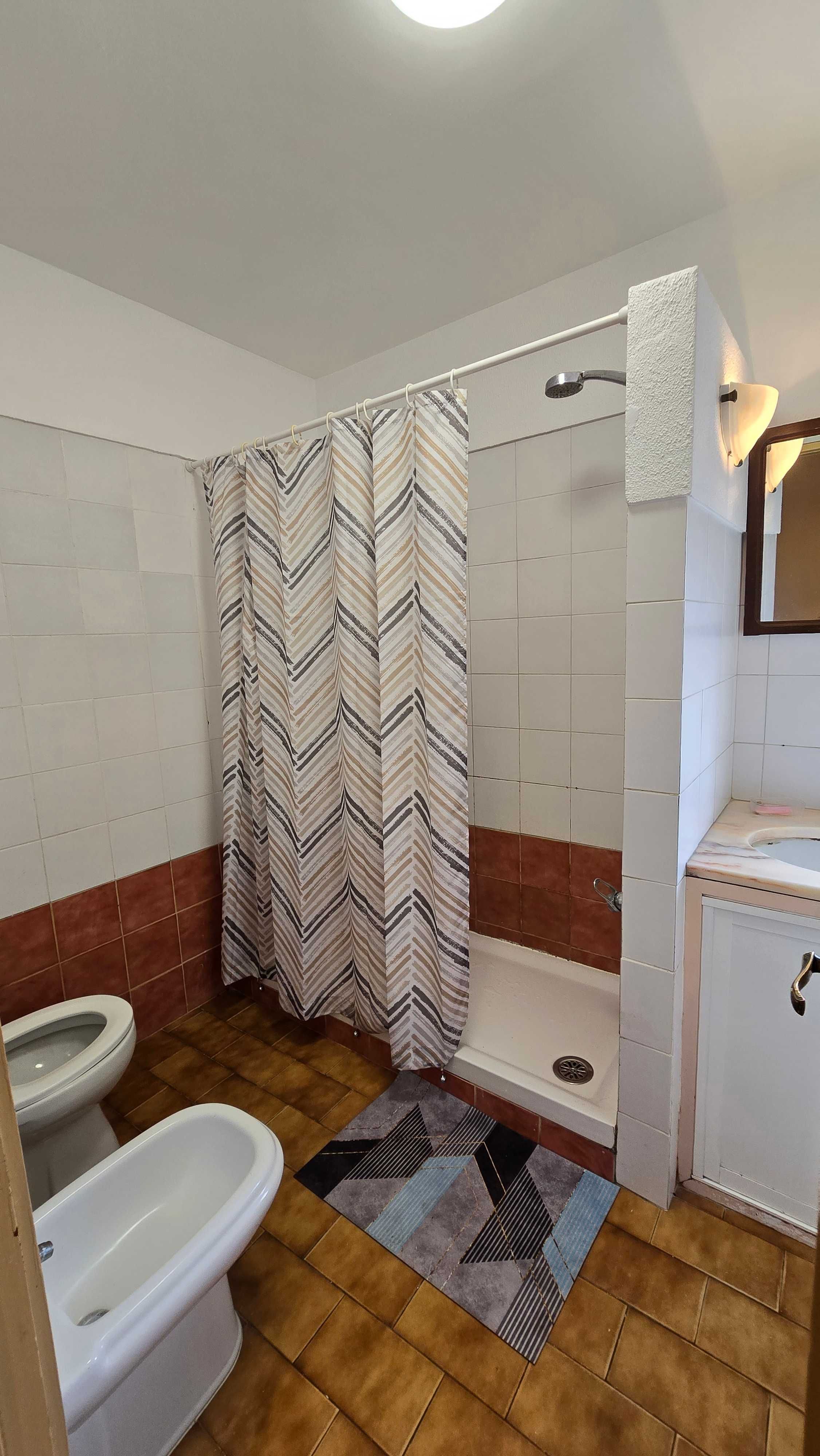 Quarto no centro de Faro próximo de mercado