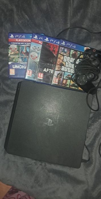 konsola ps4 z grami i padem