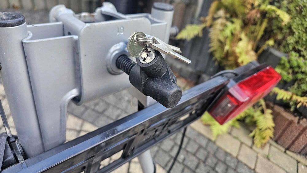 Bagażnik Rowerowy Thule HangOn 9708 na 4 cztery rowery ze światłami