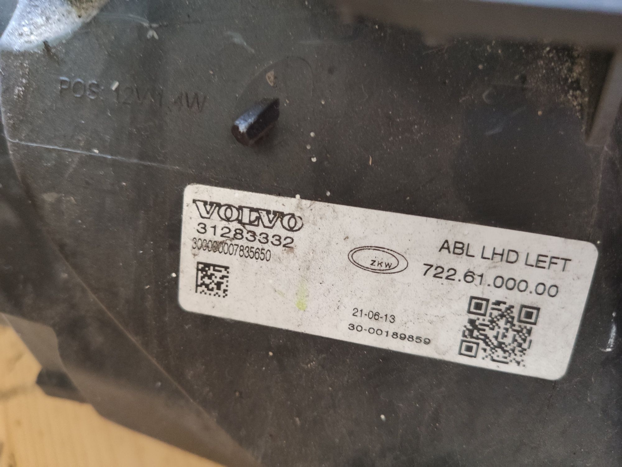 Ótica lado esquerdo  xenon Volvo v40