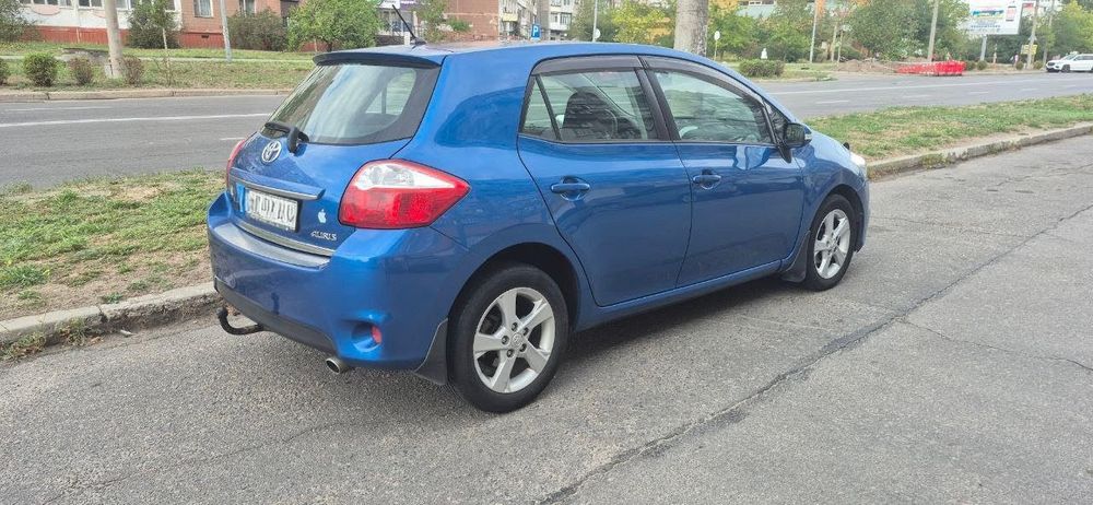 TOYOTA AURIS 1.6 газ/бенз. 2010