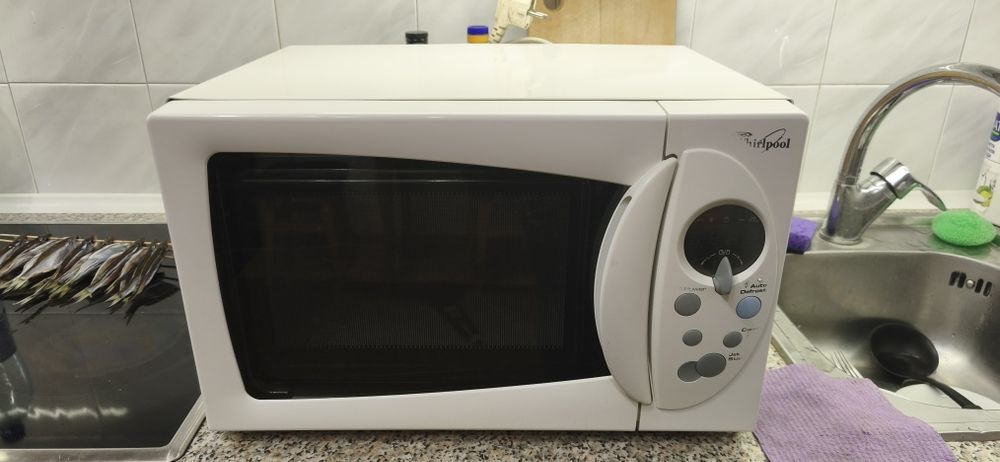 Продам микроволновку whirlpool