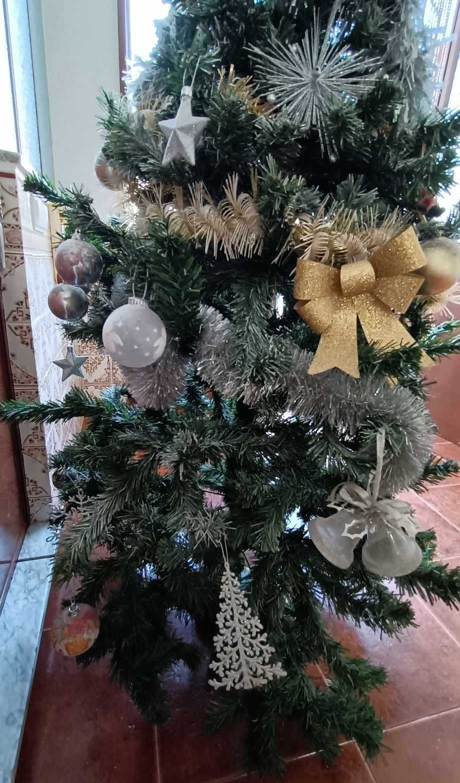 Árvore de Natal 1.50 cm + imensos enfeites decorativos