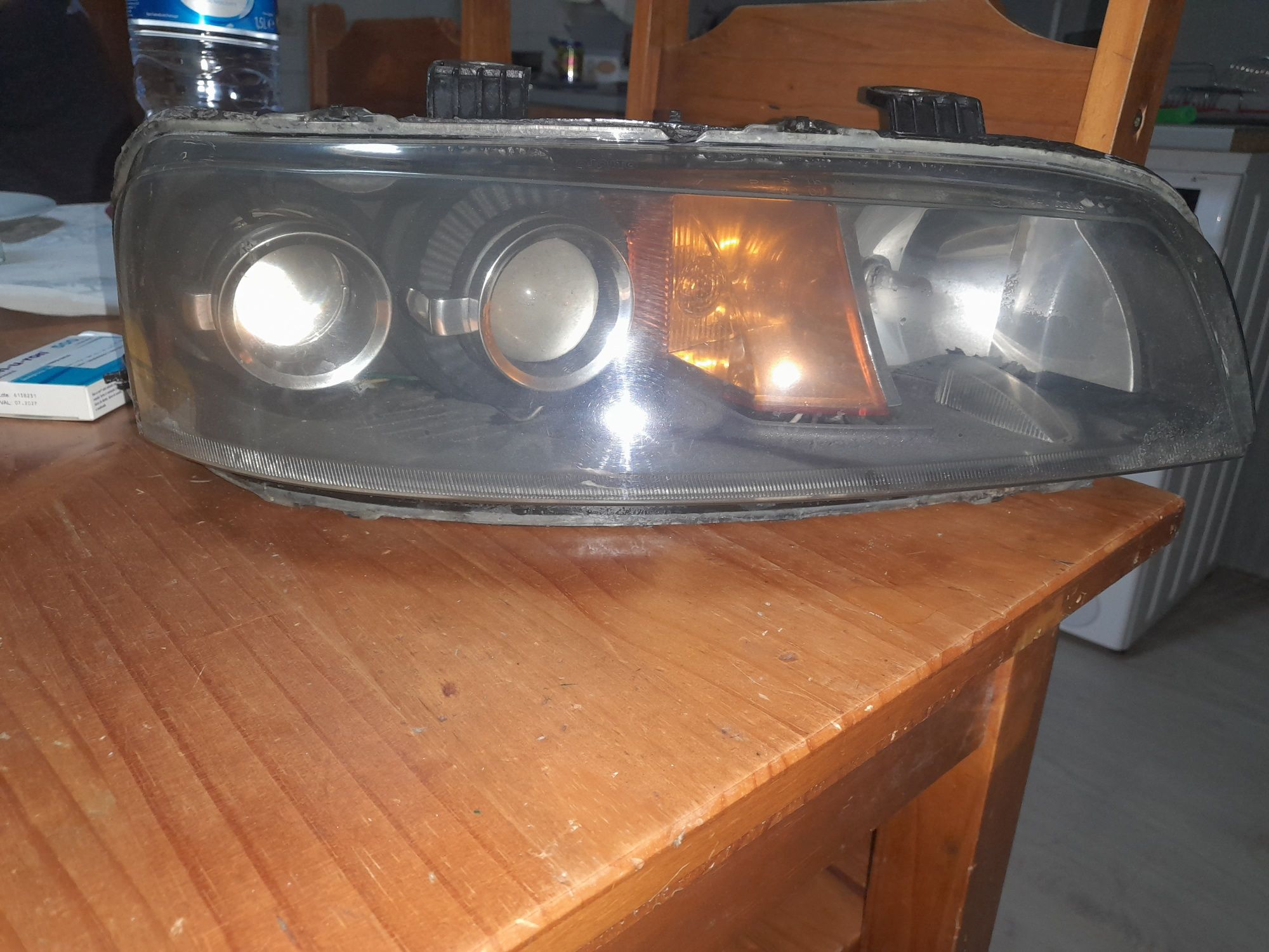 Farol fiat punto 188