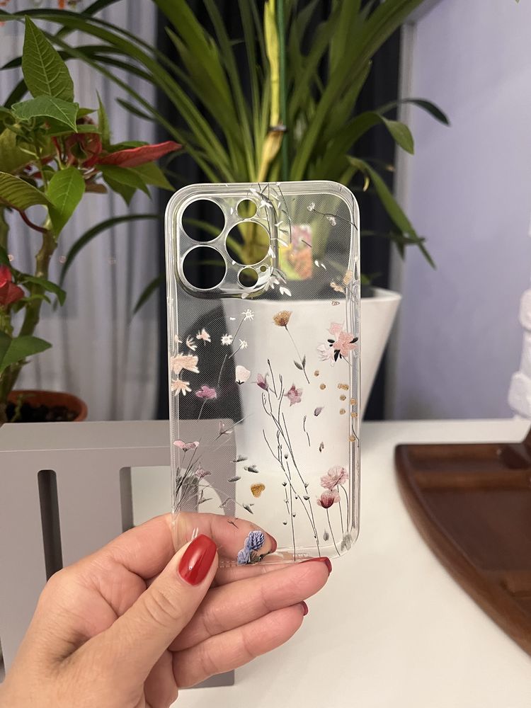 Чехлы на iPhone 13 Pro и 15 Pro Max