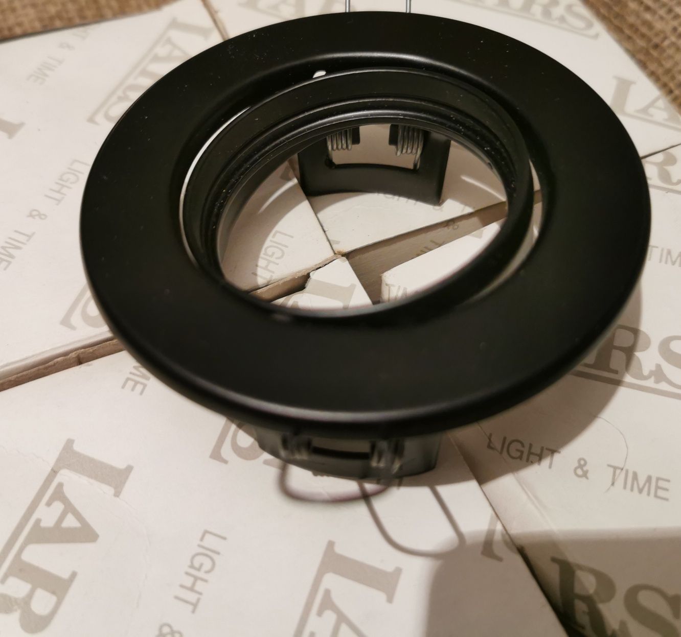 Oprawa halogen czarny mat pod standard żarówkę Led.