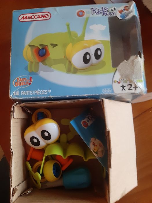 Boneco Meccano minhoca