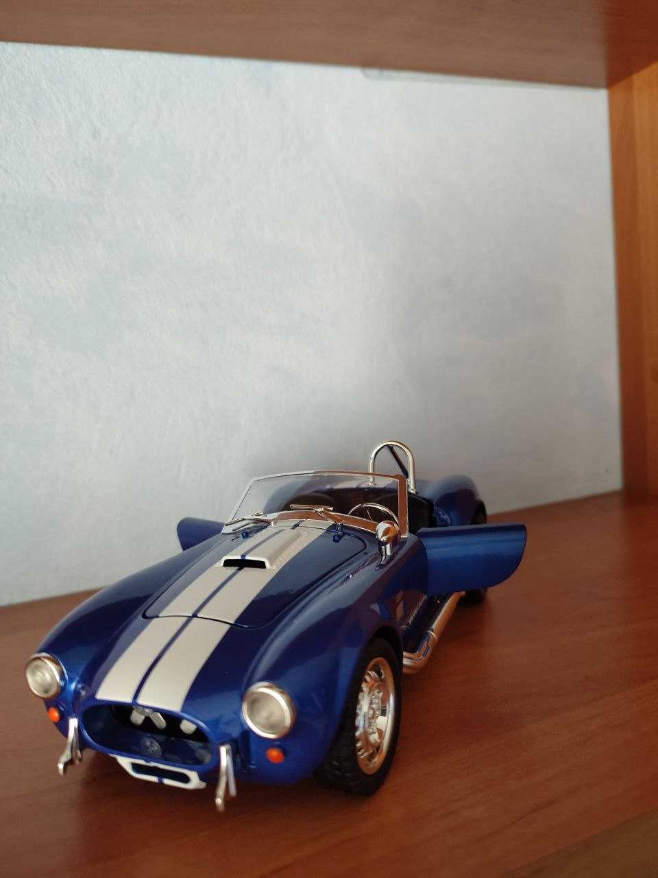 Іграшкова модель металевого колекційного авто Shelby AC 427 Cobra 1:22