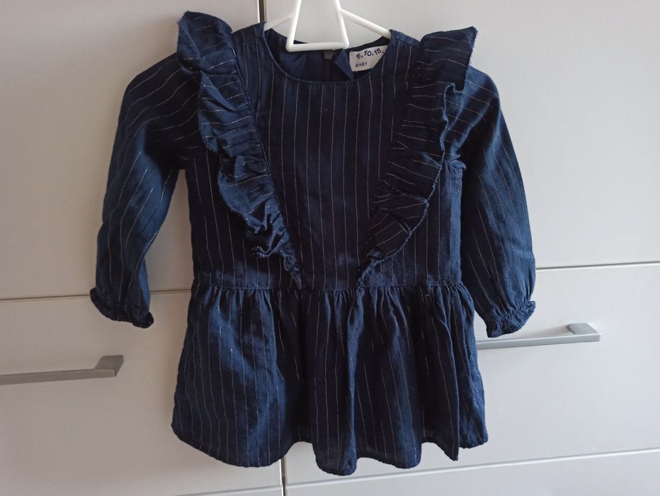 Elegancka granatowa sukienka z błyszczącą nitką r.80