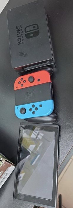 Nintendo Switch з контролерами Joy-Con