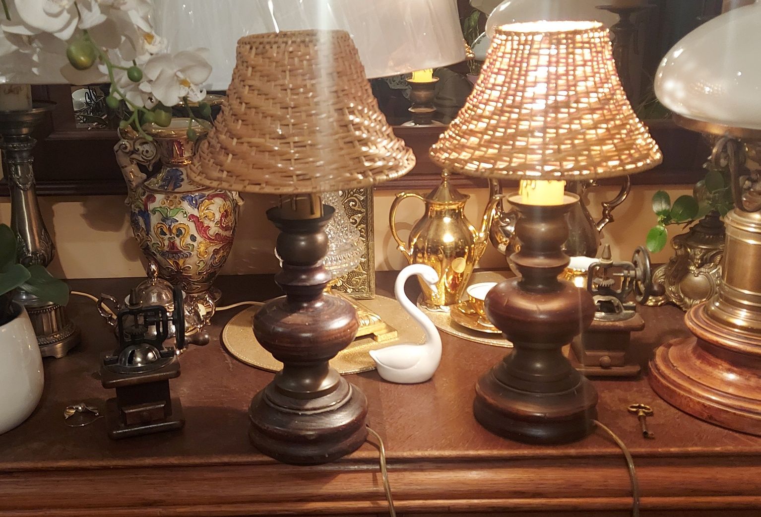 Lampy drewniane ,abażury wiklinowe 2 szt